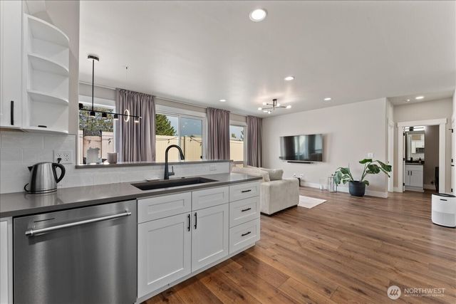 214 Solomon Loop NW, East Wenatchee, WA 98802