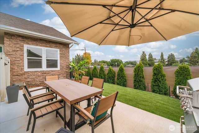 214 Solomon Loop NW, East Wenatchee, WA 98802