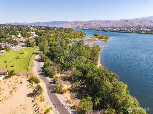 214 Solomon Loop NW, East Wenatchee, WA 98802