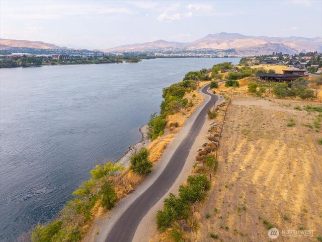 214 Solomon Loop NW, East Wenatchee, WA 98802