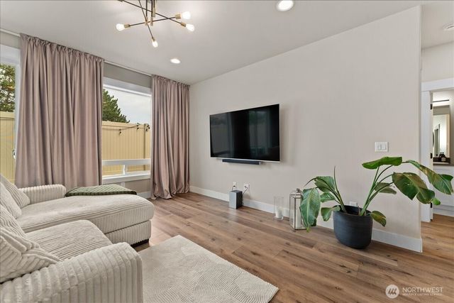 214 Solomon Loop NW, East Wenatchee, WA 98802