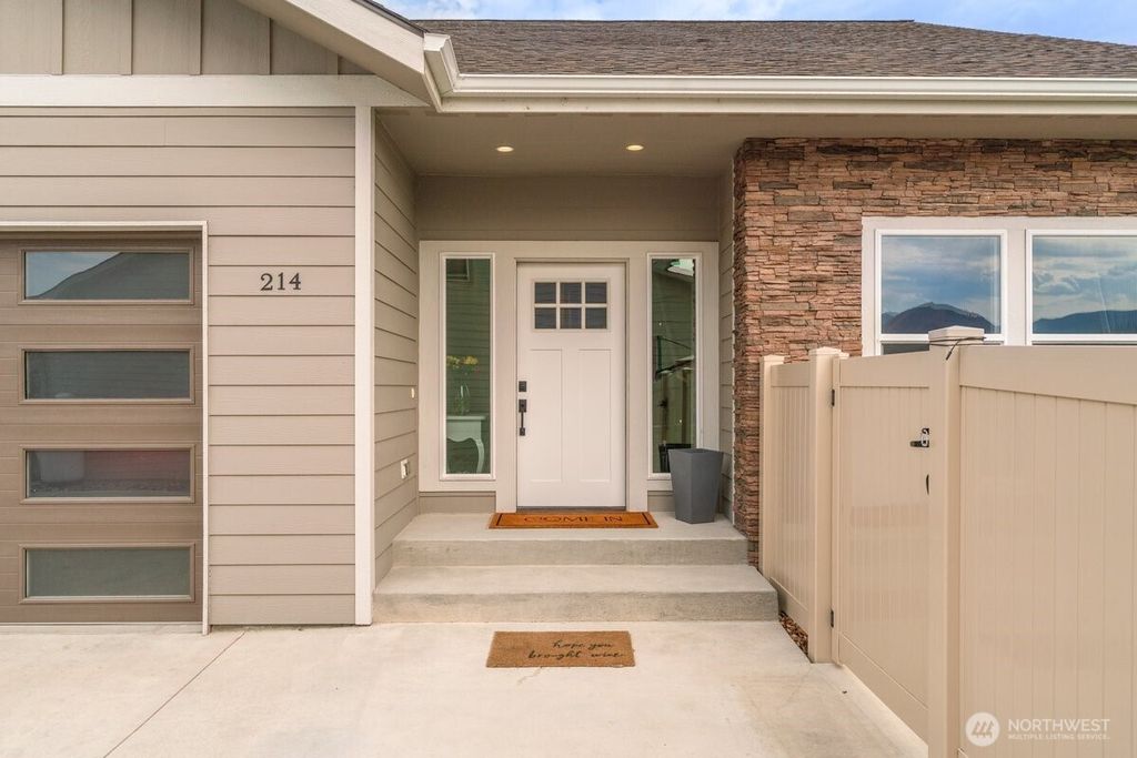 214 Solomon Loop NW, East Wenatchee, WA 98802