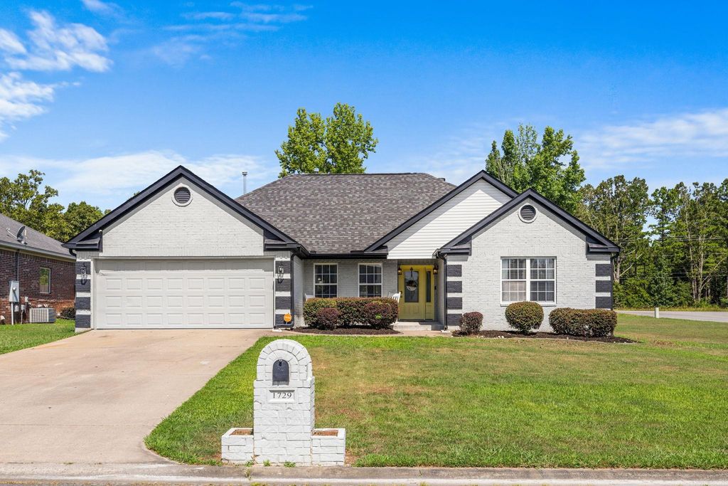1729 Pilot Court, Jacksonville, AR 72076