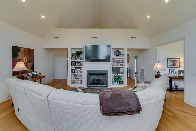 4664 New Cut Rd, Greenbrier, TN 37073