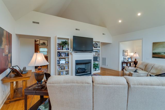 4664 New Cut Rd, Greenbrier, TN 37073