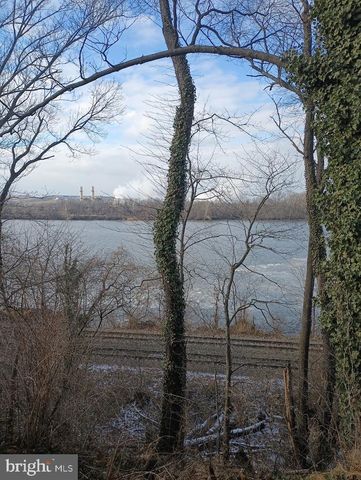 219 FRONT ST, Fieldsboro, NJ 08505
