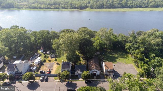 219 FRONT ST, Fieldsboro, NJ 08505