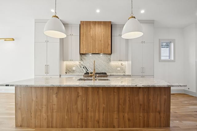 2246 W Lyndale Street 1, Chicago, IL 60647