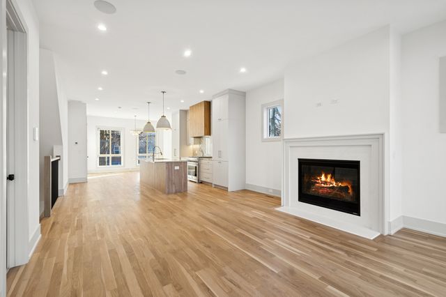 2246 W Lyndale Street 1, Chicago, IL 60647