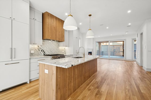 2246 W Lyndale Street 1, Chicago, IL 60647