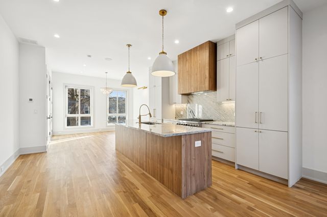 2246 W Lyndale Street 1, Chicago, IL 60647