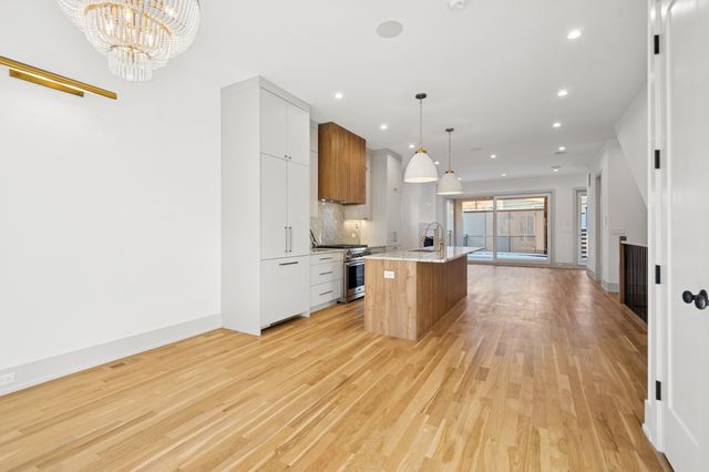 2246 W Lyndale Street 1, Chicago, IL 60647