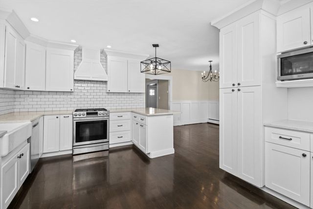 15 Wave Way Ave, Winthrop, MA 02152