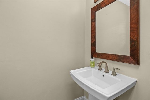 15 Wave Way Ave, Winthrop, MA 02152