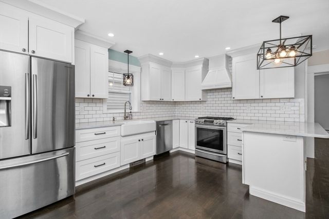 15 Wave Way Ave, Winthrop, MA 02152