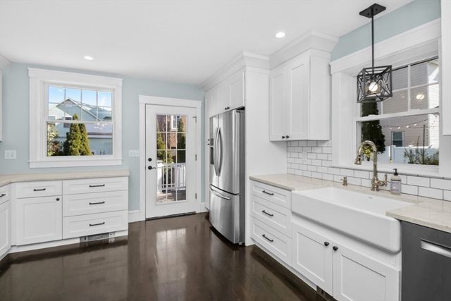15 Wave Way Ave, Winthrop, MA 02152