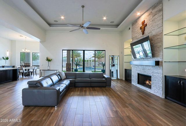 2814 W JORDON Lane, Phoenix, AZ 85086