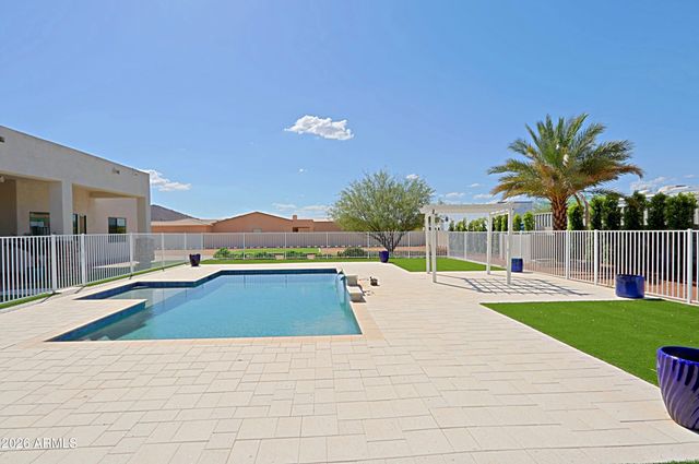 2814 W JORDON Lane, Phoenix, AZ 85086