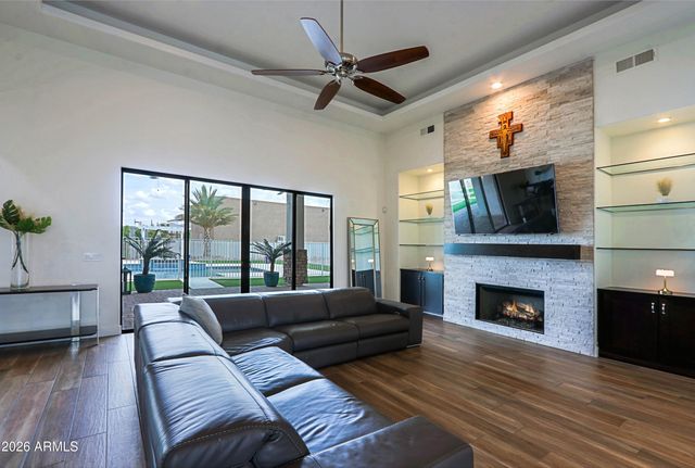 2814 W JORDON Lane, Phoenix, AZ 85086