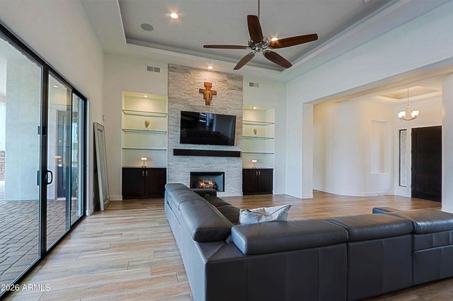 2814 W JORDON Lane, Phoenix, AZ 85086