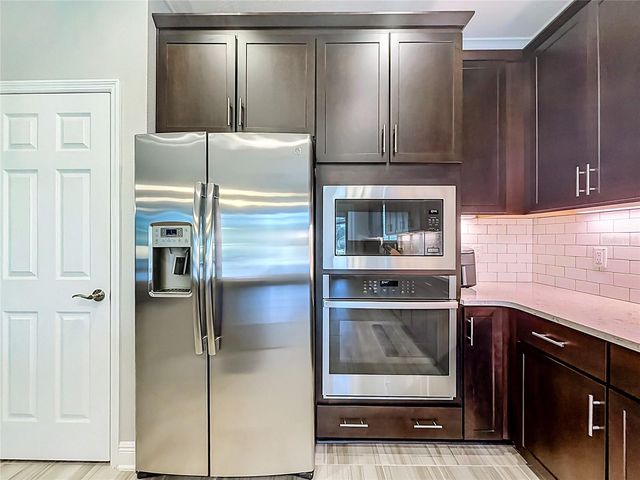 19563 LEONARD ROAD, Lutz, FL 33558