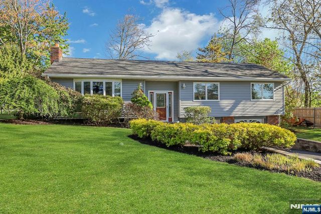 5 Seminole Way, West Milford, NJ 07480