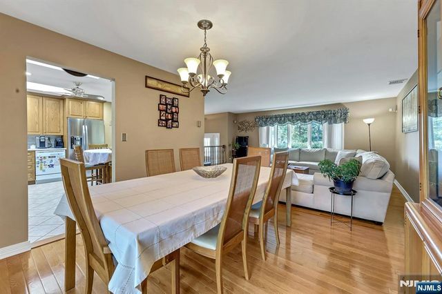 5 Seminole Way, West Milford, NJ 07480