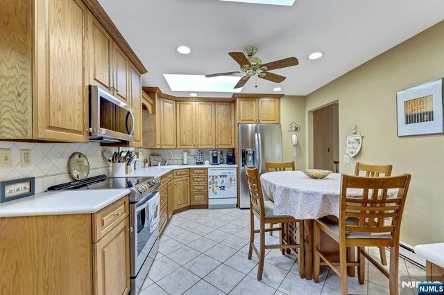 5 Seminole Way, West Milford, NJ 07480