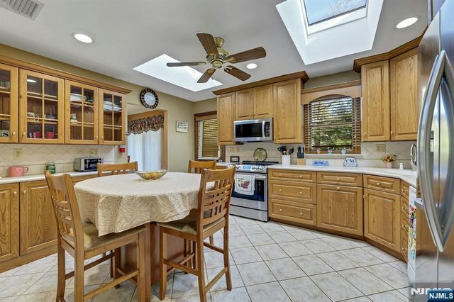 5 Seminole Way, West Milford, NJ 07480