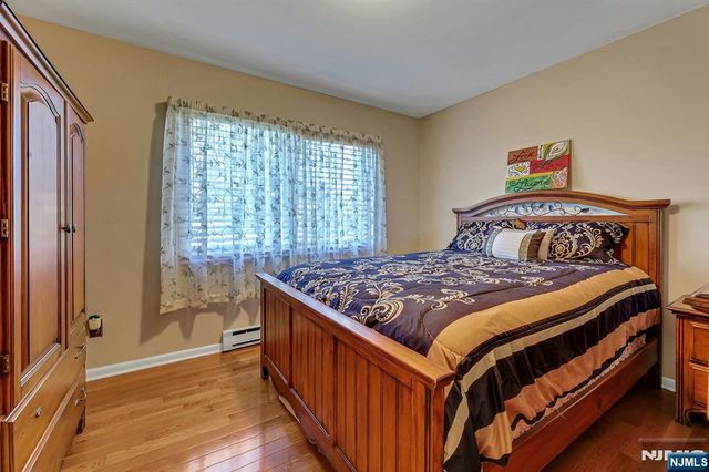 5 Seminole Way, West Milford, NJ 07480