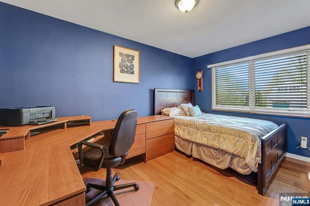 5 Seminole Way, West Milford, NJ 07480
