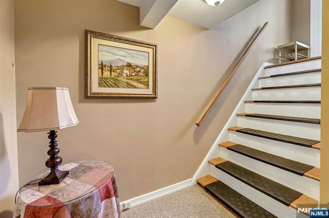 5 Seminole Way, West Milford, NJ 07480