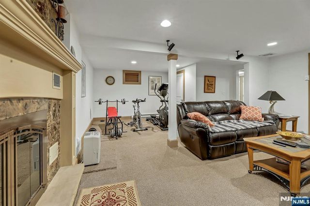 5 Seminole Way, West Milford, NJ 07480