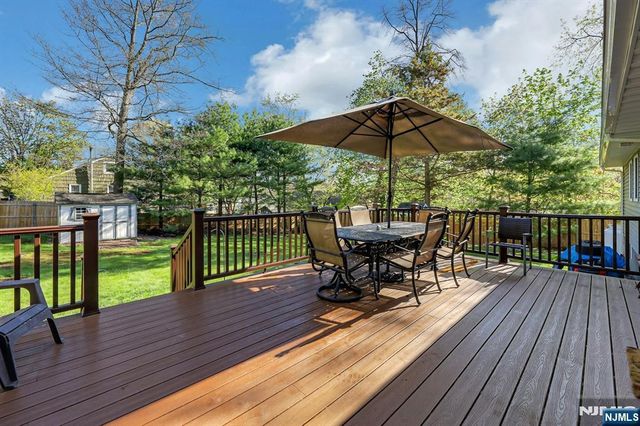 5 Seminole Way, West Milford, NJ 07480