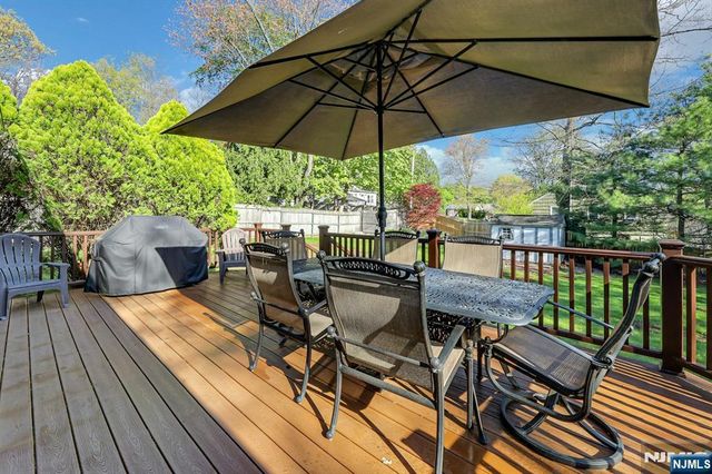 5 Seminole Way, West Milford, NJ 07480