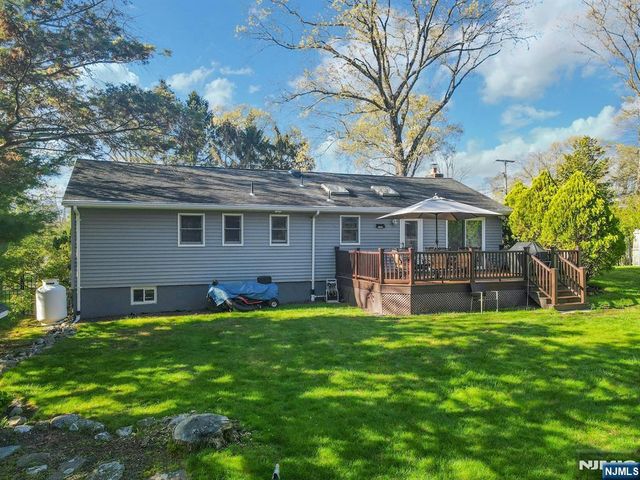 5 Seminole Way, West Milford, NJ 07480