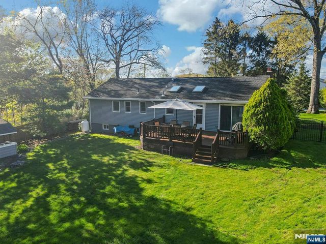 5 Seminole Way, West Milford, NJ 07480