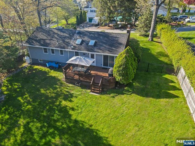 5 Seminole Way, West Milford, NJ 07480