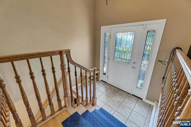 5 Seminole Way, West Milford, NJ 07480