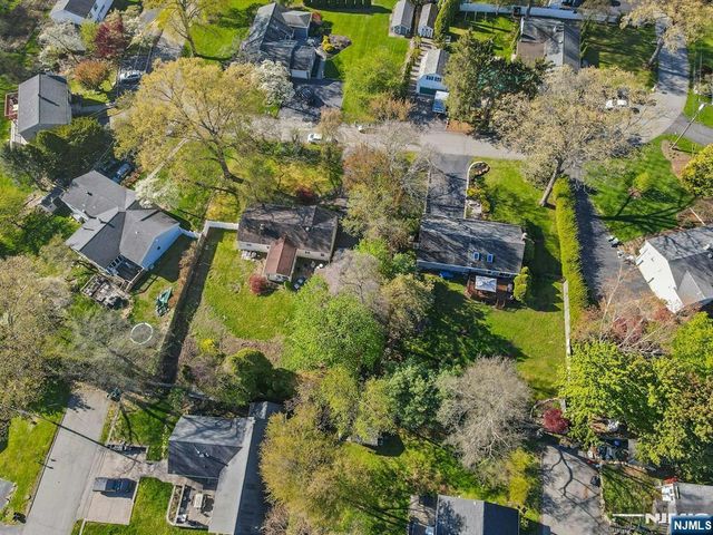 5 Seminole Way, West Milford, NJ 07480