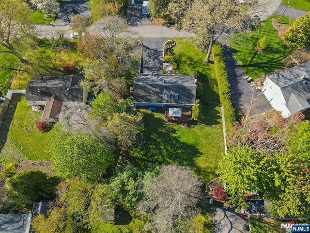 5 Seminole Way, West Milford, NJ 07480