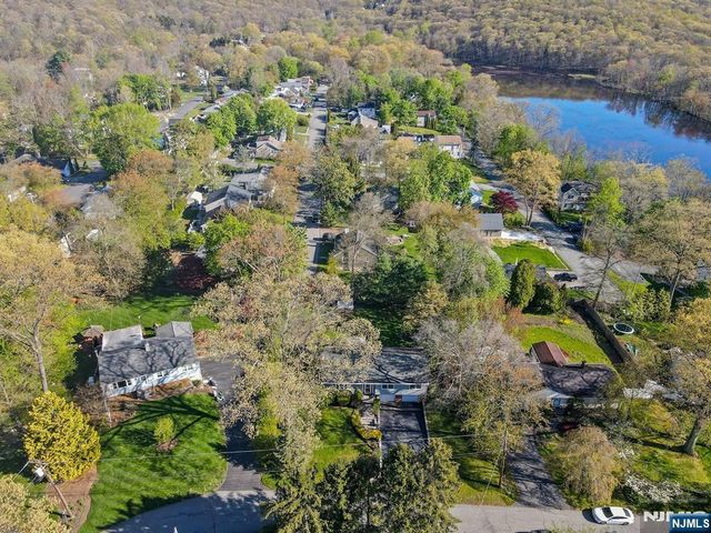 5 Seminole Way, West Milford, NJ 07480
