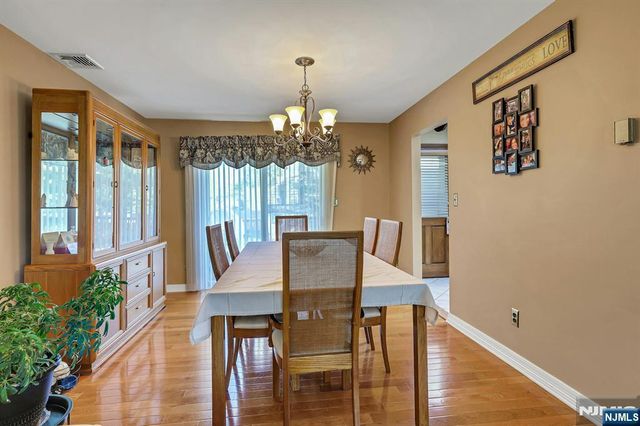 5 Seminole Way, West Milford, NJ 07480
