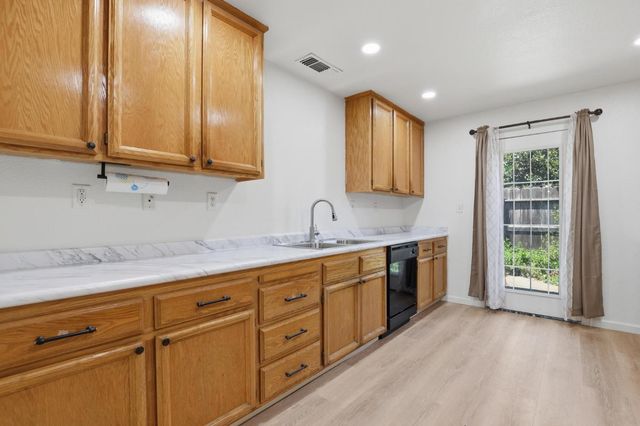 1061 Courtyard Dr, Yuba City, CA 95991