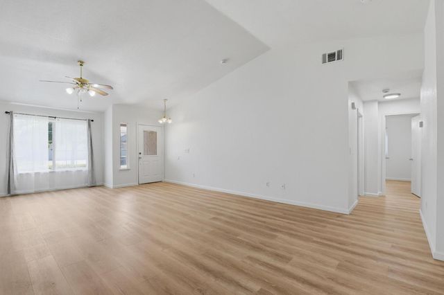 1061 Courtyard Dr, Yuba City, CA 95991
