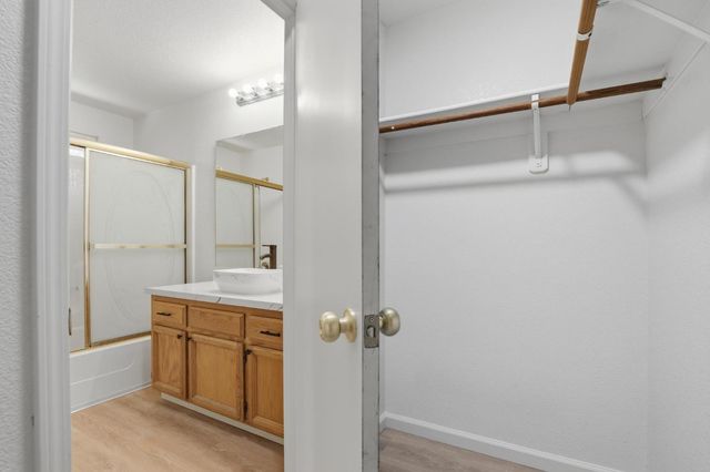 1061 Courtyard Dr, Yuba City, CA 95991
