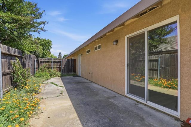 1061 Courtyard Dr, Yuba City, CA 95991