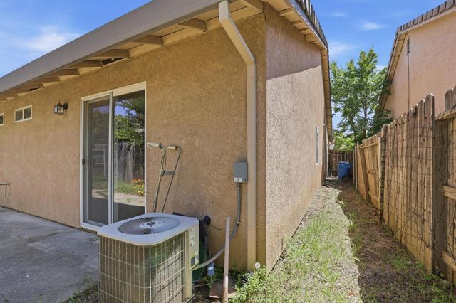 1061 Courtyard Dr, Yuba City, CA 95991