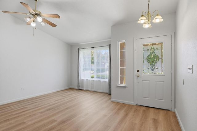 1061 Courtyard Dr, Yuba City, CA 95991