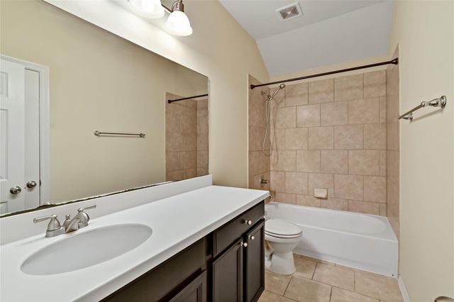 3308 Southern Grove Lane, Pearland, TX 77584